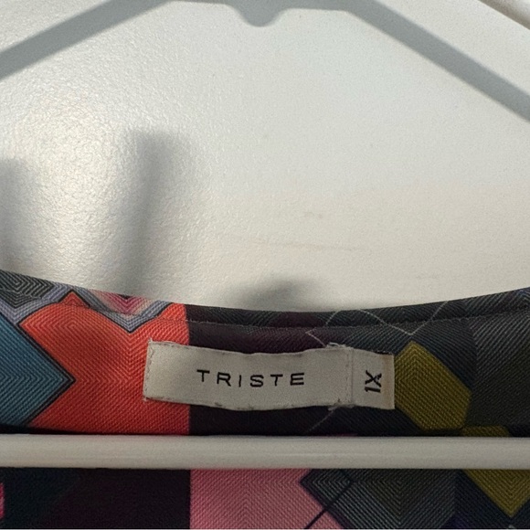 Chic Geometric Midi Dress - Black and Pink - Picture 2 of 2